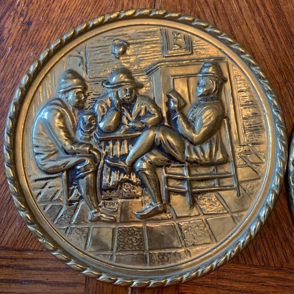 Set of 2 Vintage Elpec Hammered Brass Tavern Scene Wall Hangings Made in… - Picture 3 of 6